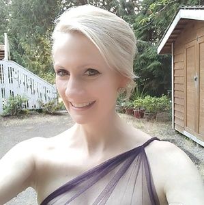 Meet your Posher, Elaina